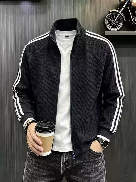 Navy blue three-stripe cardigan jacket for men, suitable for spring and autumn, cleanfit style, with a stand-up collar, baseball jacket design, and striped patchwork