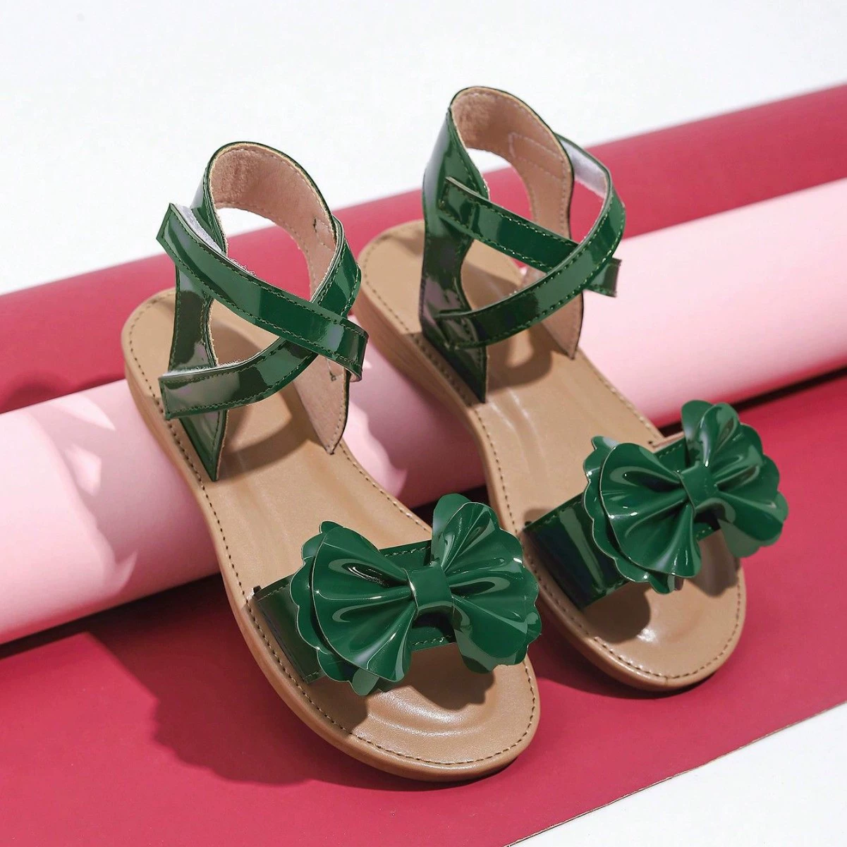 Трансграничная внешняя торговля Английский стиль девушки липучка темперамент плоские сандалии с лакированной кожей дикая повседневная пляжная обувь