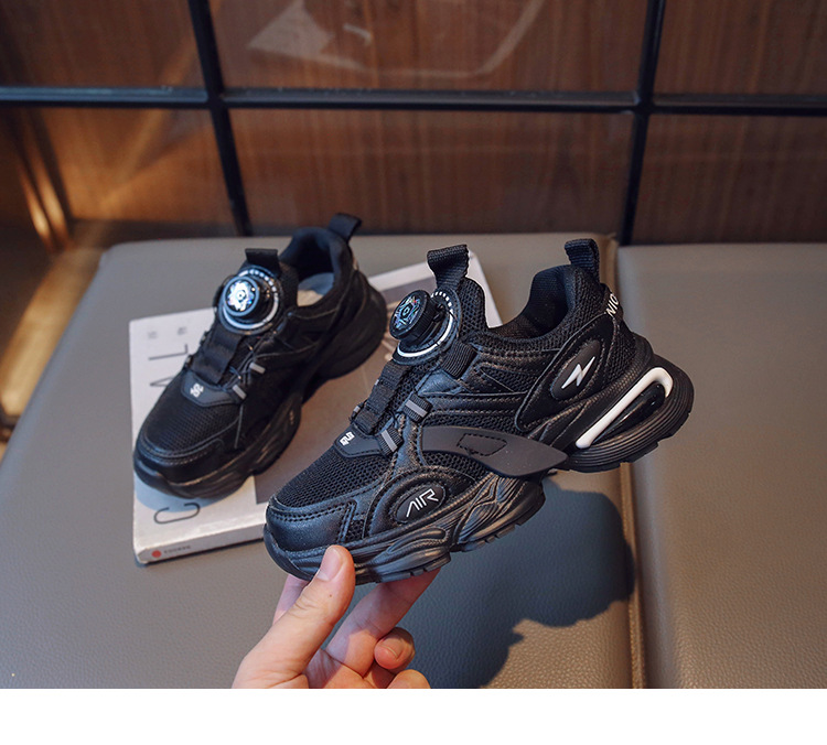 Barnsneakers i ventilerande mesh med vridlås_voghion.com