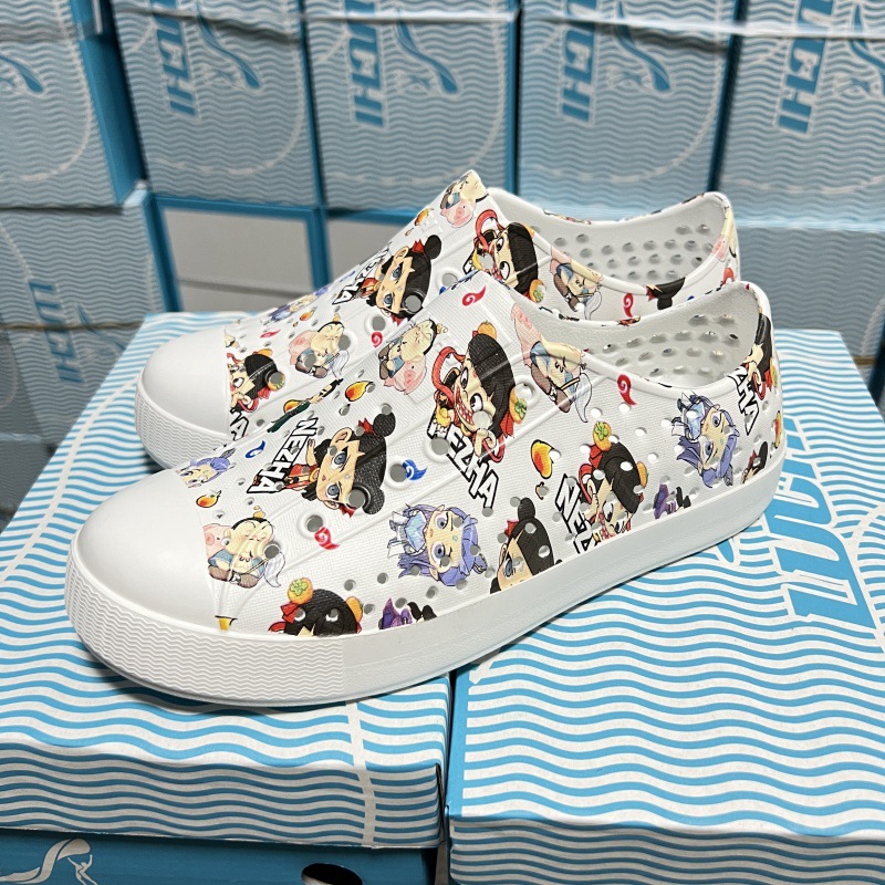 LUCHI zapatos con agujeros pareja verano nuevo estilo graffiti transpirable vadeo hueco hombres y mujeres sandalias de playa casuales en stock