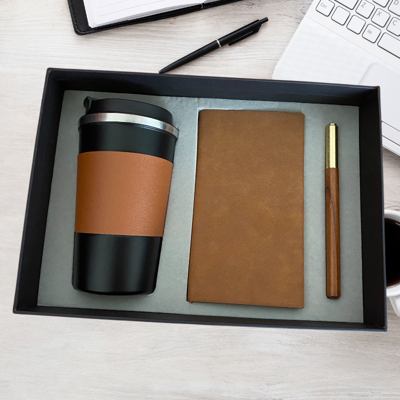 Actividades de la empresa Juego de regalos de empresa Logotipo impreso para enviar a los clientes Taza termo creativa para acompañar regalos de aniversario