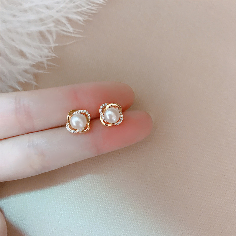 Medieval estilo europeo y americano pendientes franceses lujosos pendientes únicos 2026 nuevo estilo explosivo nicho de diseño sensación de pendientes para mujeres