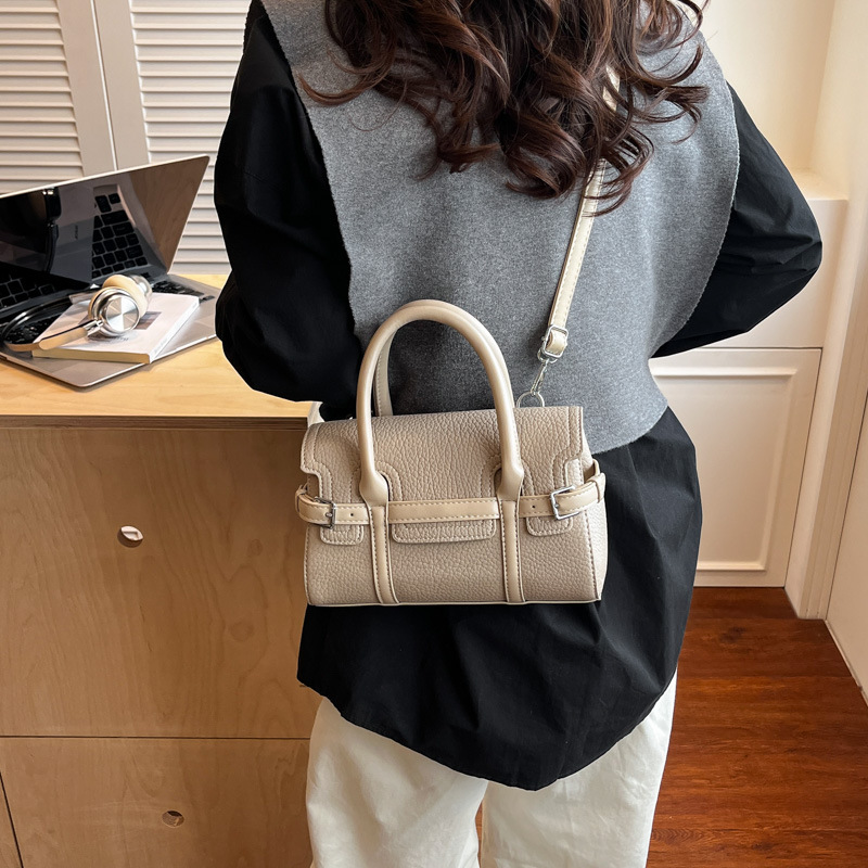 Bolso de mano transfronterizo de mujer 2025 nuevo nicho de invierno de alta calidad bolso de mujer de viaje retro mochila de hombro