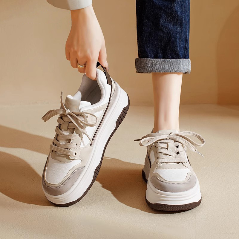 Qi Yanzhen Lederbrett für Frauen 2024 Neue Frühlings- und Herbstschuhe mit dicker weicher Sohle, lässige Sportschuhe für Studenten, kleine weiße Schuhe_voghion.com
