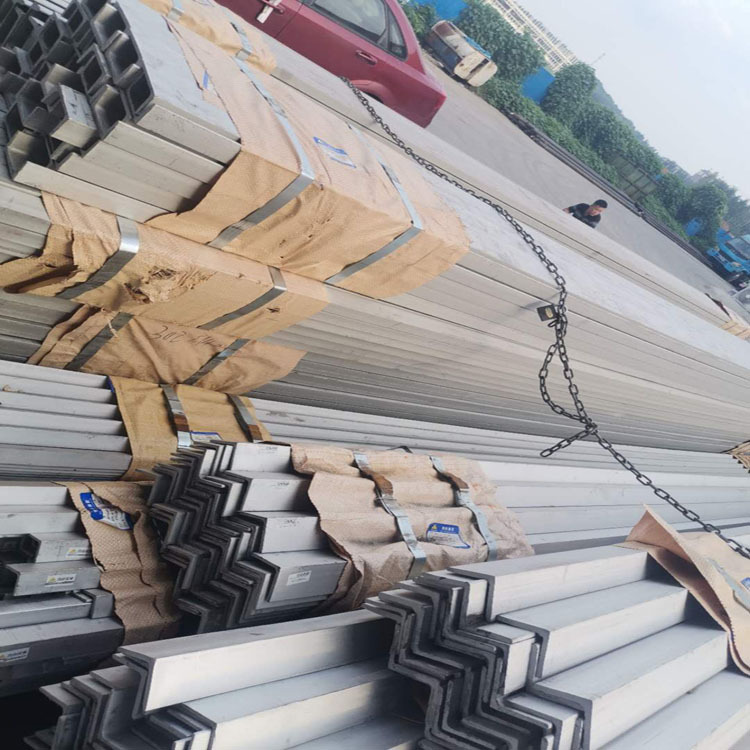 镀锌角钢Q235热镀锌角钢不等边角钢批发角钢规格齐全厂家供应