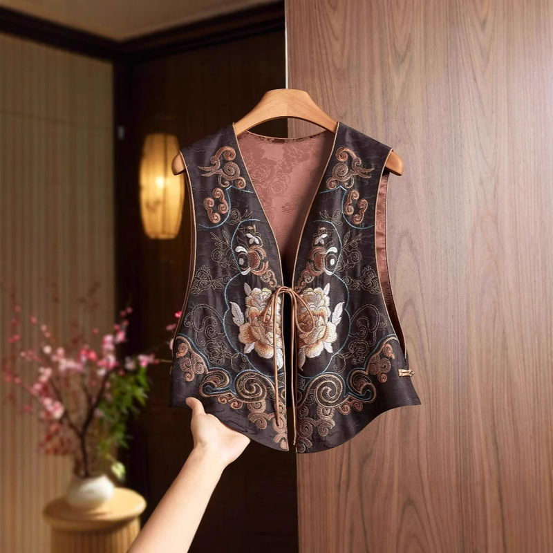 2025 Vintage New Chinese Style National Style Improved Ethnic Style Embroidery Double-sided V-neck Buckle Vest Top for Women
