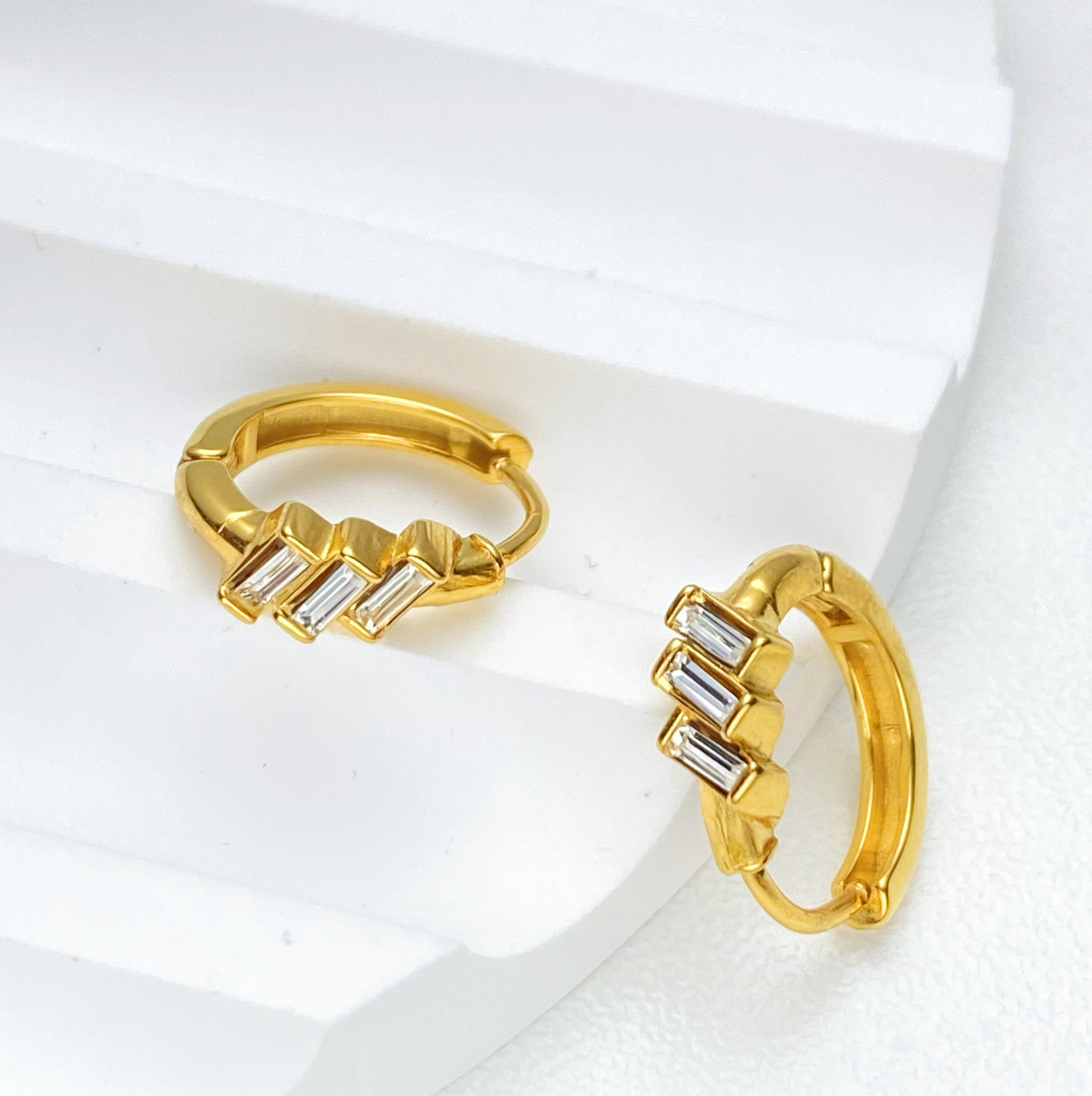 跨境欧美几何长方形镶钻不锈钢金色耳环轻奢高级感女秋冬耳饰