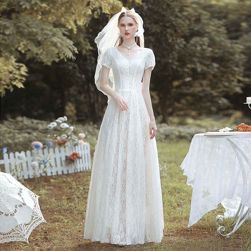 High-End French-Style Vintage Light Wedding Dress, New Autumn and Spring Model, White Lace Simple Petite Reception Gown
