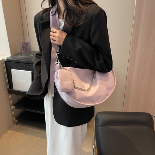 Large-capacity bag for women in autumn and winter, versatile new style shoulder crossbody bag, red mother-in-law cloth bag, niche dumpling bag