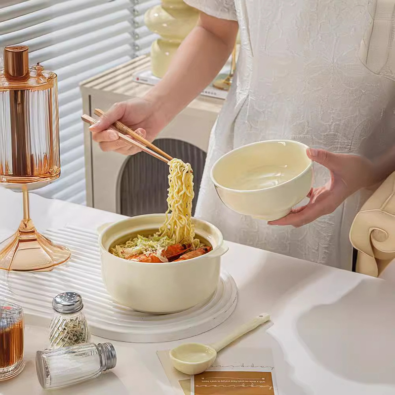 Cream style ceramic instant noodle bowl with lid yogurt bowl for student dormitory cute tableware bowl chopsticks suit instant noodle bowl