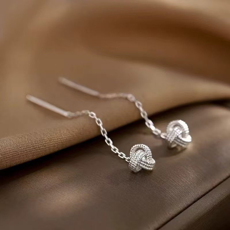 Simple Ruyi nudo bordillo de diseño ligero lujoso nuevo estilo retro estilo nacional simple pendientes de orejas de mujer versátiles
