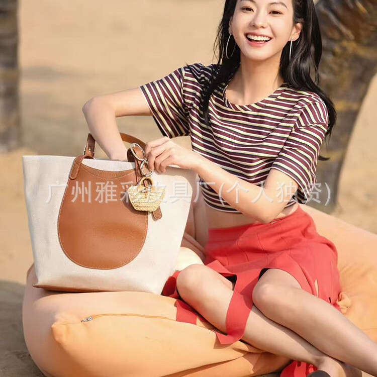 Dragon-Embellished Canvas Shoulder Tote Bag Summer 20256 New Style Handbag for Women, Suitable for Daily Commuting, Large Capacity Bag Dragon-Embellished Canvas Shoulder Tote Bag Summer 20256 New Style Handbag for Women, Suitable for Daily Commuting, Large Capacity Bag