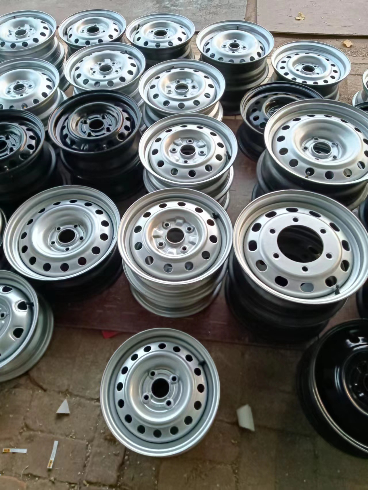 Original Second-Hand Dismantling Steel Rim 80% New 13 14 15 16 17inch Full-Size Car Pickup Truck Hub Weijia