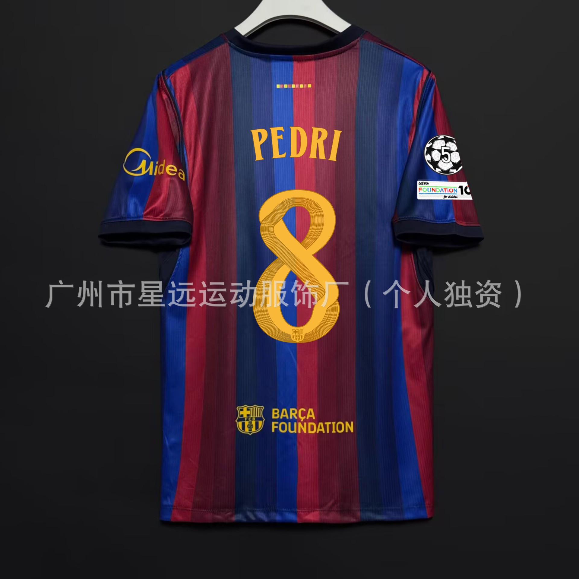2627 barcelona home number 8 + champions league armband / S