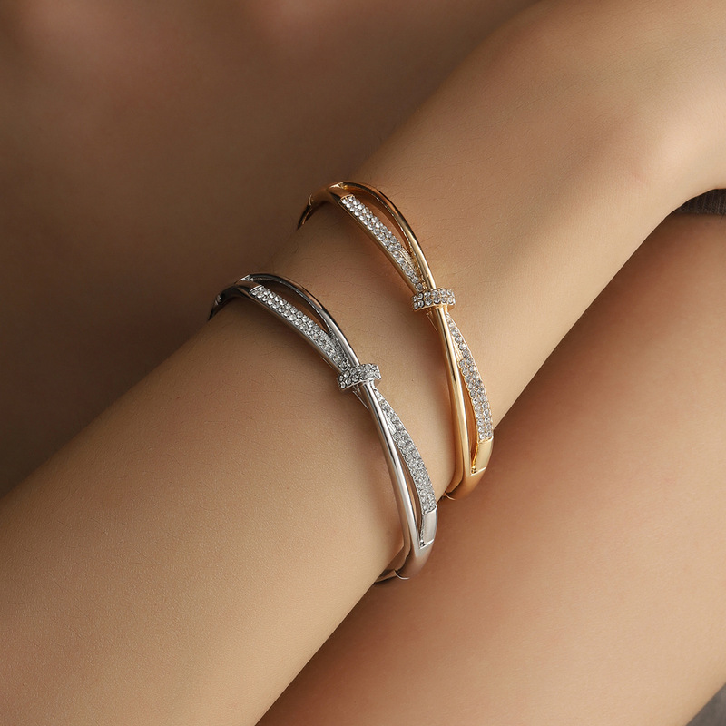 European and American Cross-Border Niche Design Simple Bracelet Light Luxury Style Personalized Cross Diamond Gold Bracelet Women's Jewelry Wholesale European and American Cross-Border Niche Design Simple Bracelet Light Luxury Style Personalized Cross Diamond Gold Bracelet Women's Jewelry Wholesale