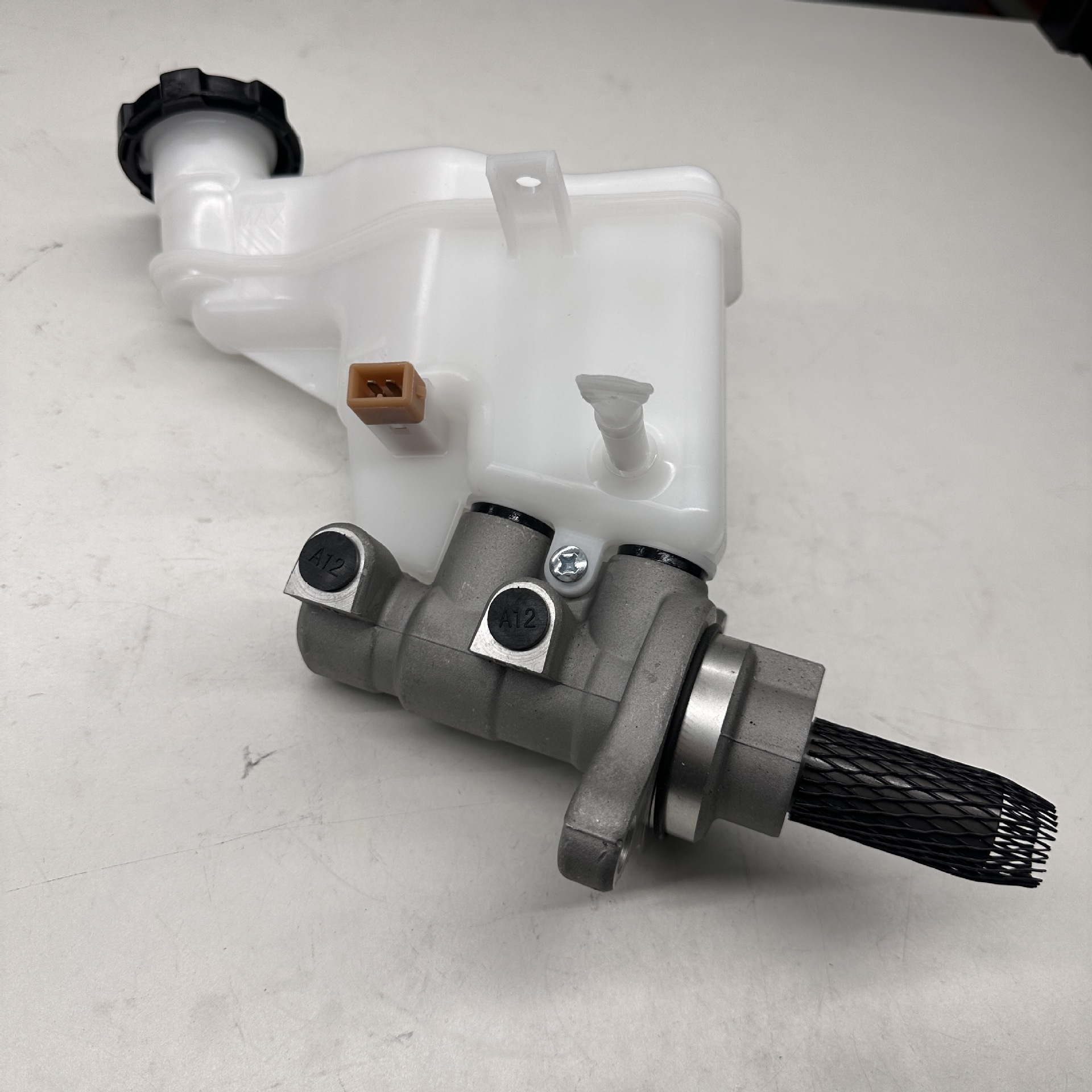 Suitable for Kia Soul Ii 2014-2018 Brake Master Cylinder 58510B2800 58510-B2800
