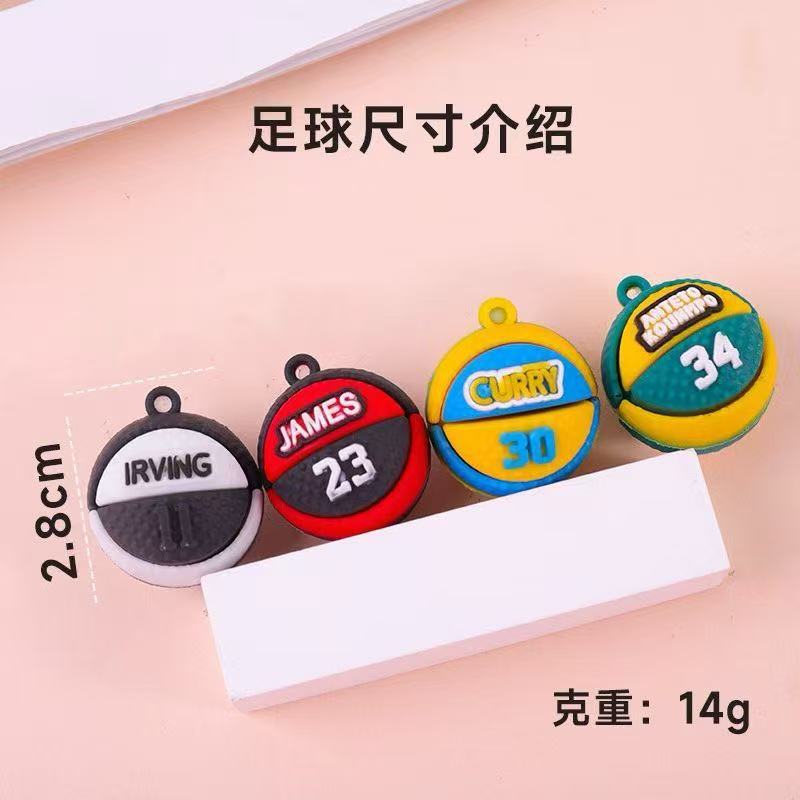 Creativo de fútbol llavero de goma blanda muñeca colgante jugador de fútbol pequeño colgante bolsos de baloncesto bolsos pequeños accesorios