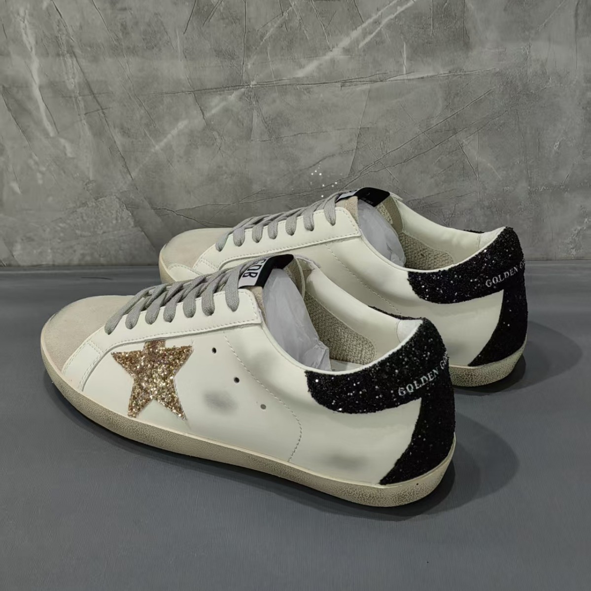 Corea del Sur viejos estrellas pequeños zapatos sucios hombres y mujeres con el mismo estilo retro casual deportes pequeños zapatos blancos 2025 nuevos zapatos sucios