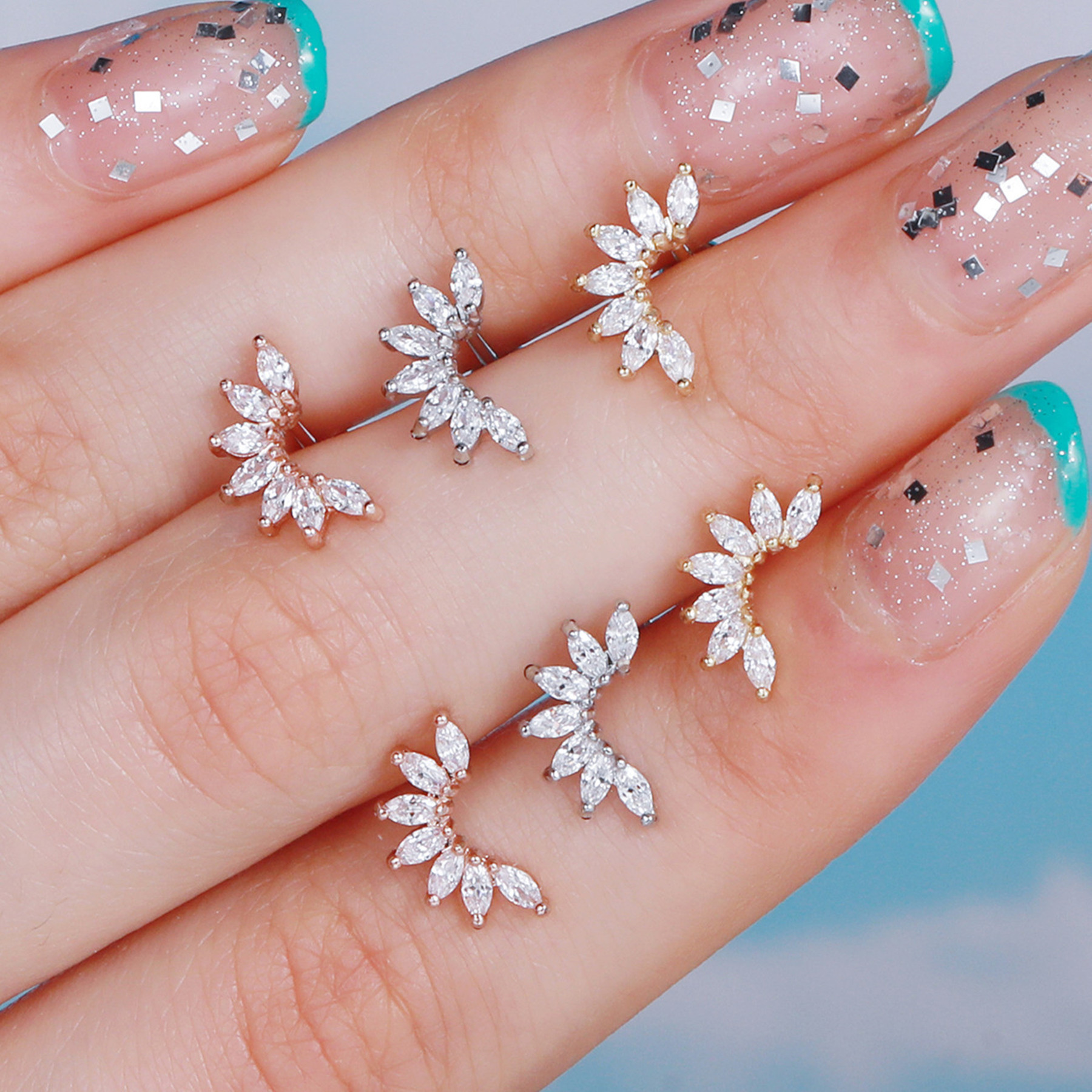 Fashion Moon Brass Inlay Zircon Ear Studs 1 Piece