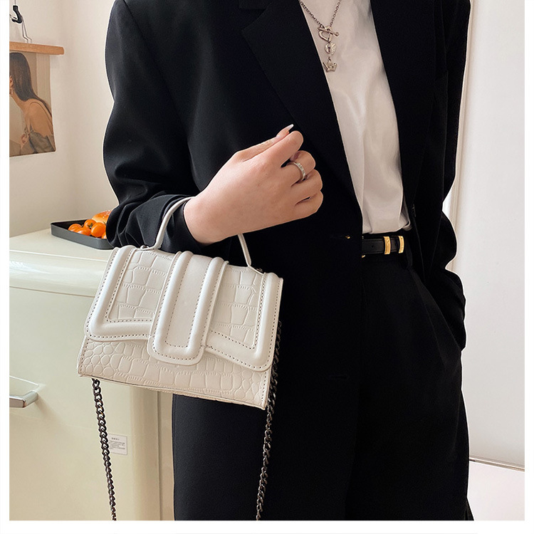 Women's Medium Pu Leather Solid Color Fashion Square Magnetic Buckle Crossbody Bag display picture 4