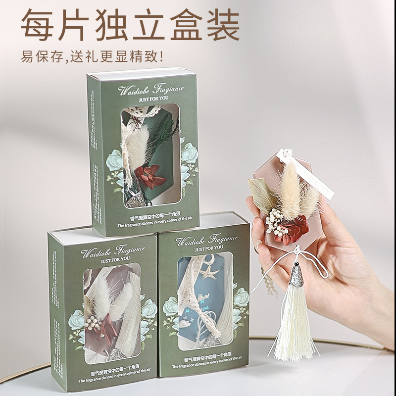 Manufacturer wholesale tassel-style scented wax tablets for wardrobe closet long-lasting solid fragrance pendant as New Year gift or souvenir