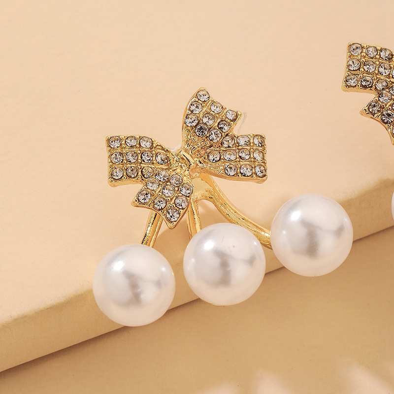 Nihaojewelry Korean Style Pearl Rhinestone Bow Earrings Wholesale Jewelry display picture 5