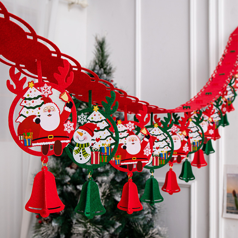 クリスマスは旗を掲げてクリスマスの装飾用品を飾ります。|undefined