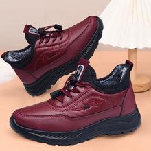 新冬季加绒保暖老人棉鞋防水中老年老北京布鞋女聚氨酯软底妈妈鞋