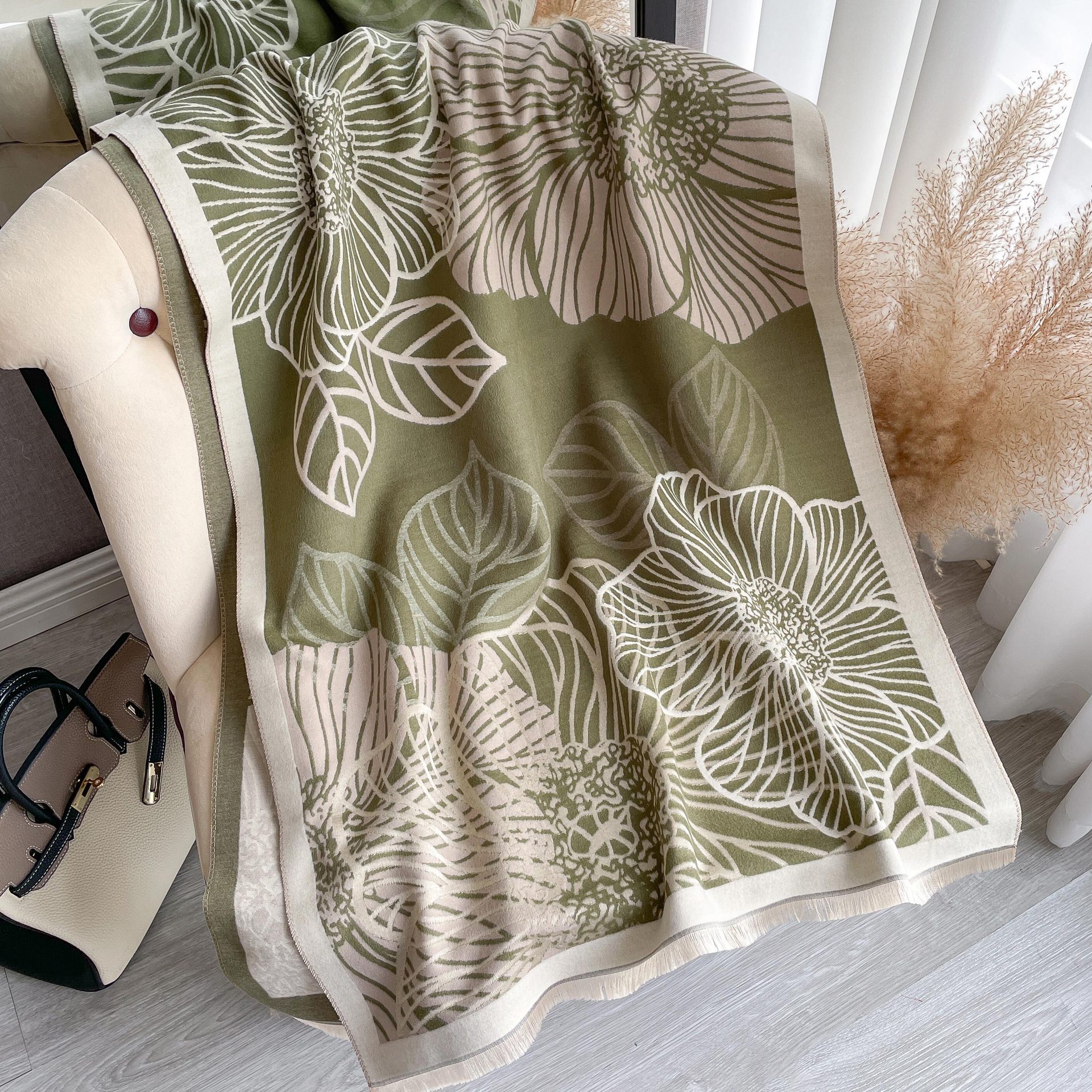 Nuevo otoño e invierno engrosada bufanda caliente vintage color matching hojas floral Cachemira bufanda corta borla chal para mujeres