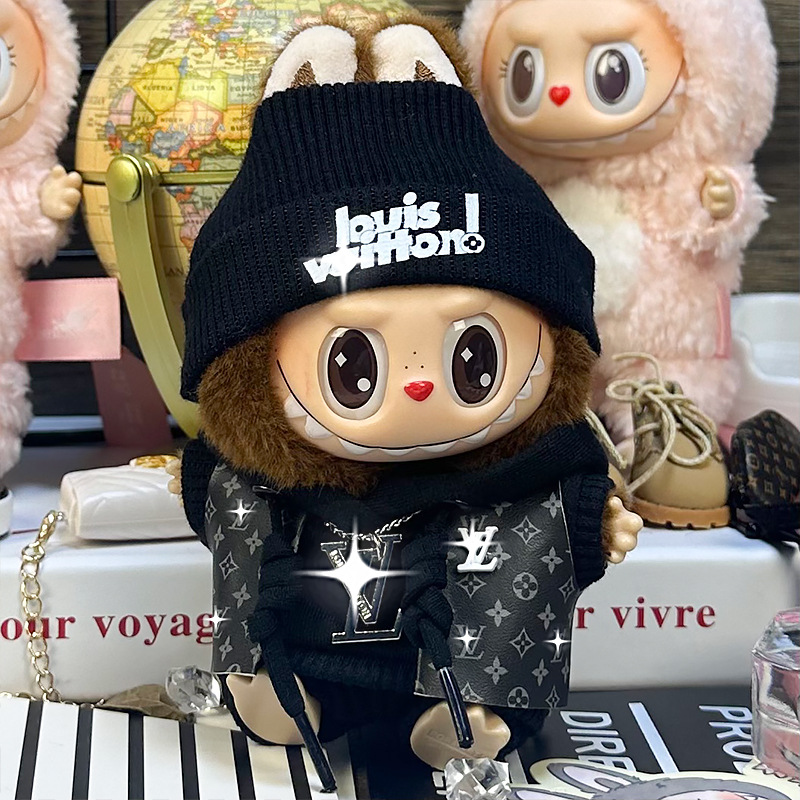 Labubu se sienta en la fiesta, ropa de bebé, caja ciega de primera generación, ropa de bebé Labubu, ropa de tela rabble, cara de vinilo de felpa