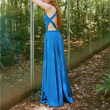 巴厘岛春夏新款雪纺挂脖露背开叉连衣裙收腰显瘦海边沙滩度假长裙