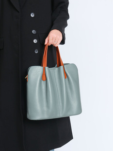 Capacious leather handheld shoulder bag, cowhide, high-quality style, genuine leather