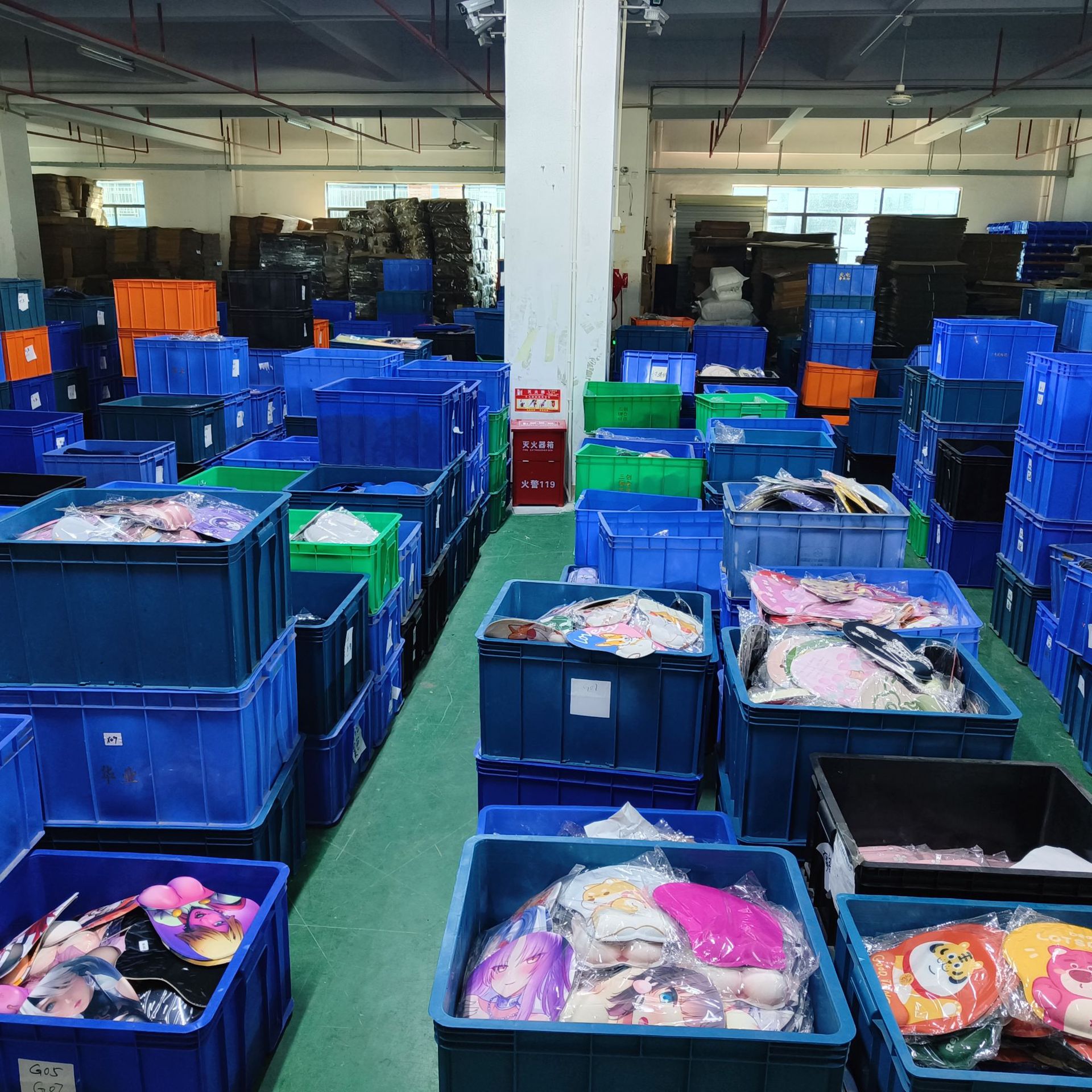 仓库实拍图 (1).jpg