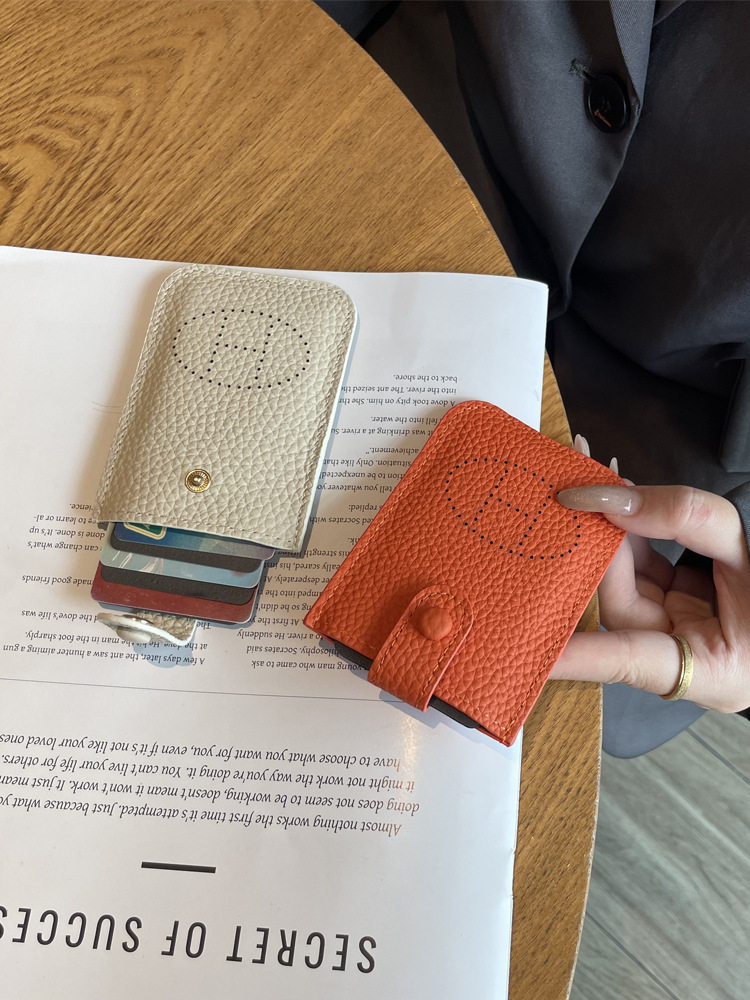 本革の小さいカードの包みの女性は精巧で小さくて超薄でシンプルです。