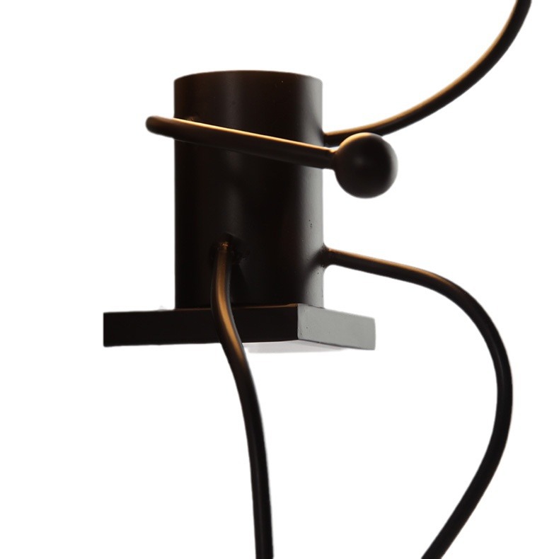 Transfronterizo retro creativo villano de dibujos animados lámpara de pared columpio pequeño hombre de hierro dormitorio arte decorativo lámpara de noche