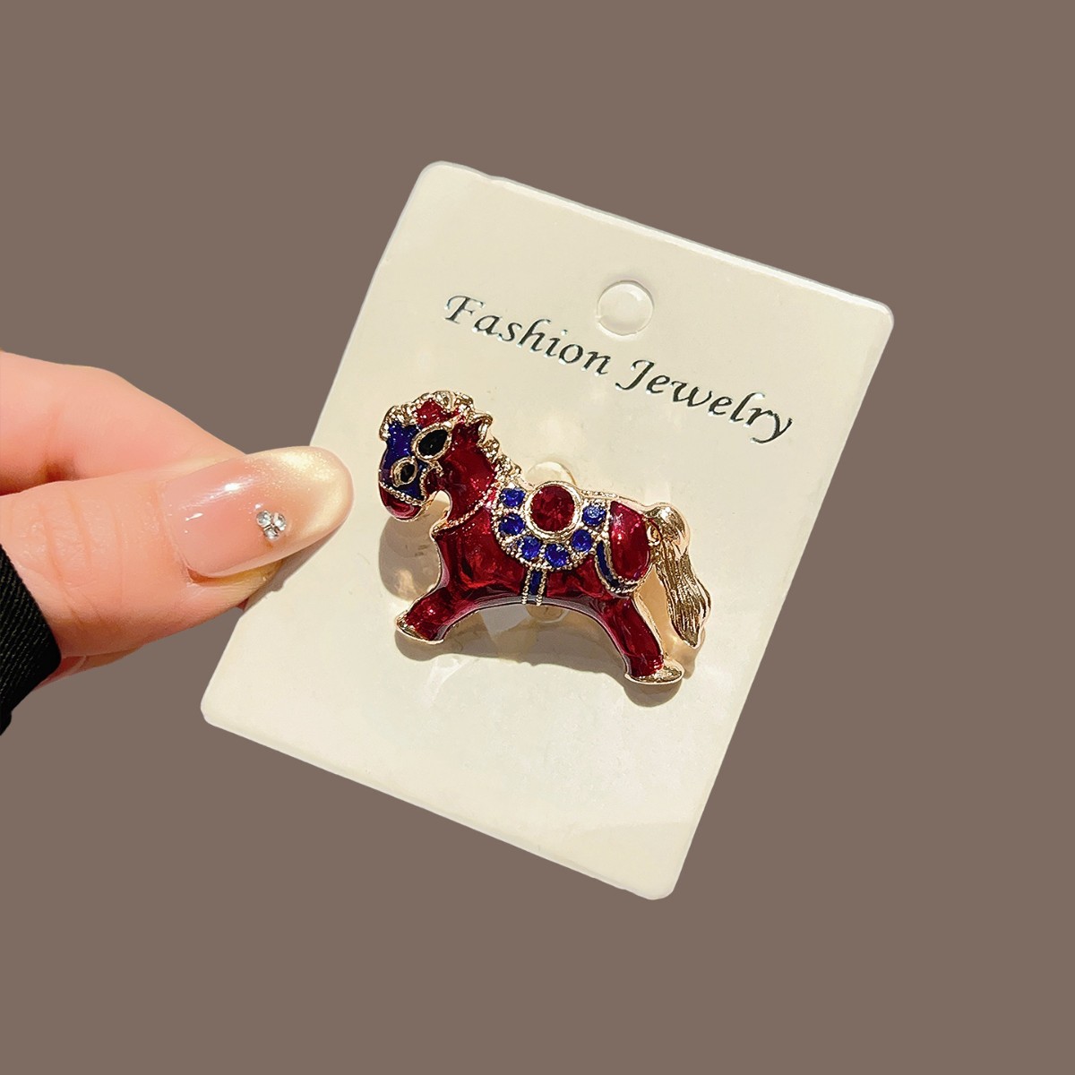 2026 New Year Horse Brooch High-End Women's Luxurious and Elegant Horse Brooch for Women's Zodiac Year, Sophisticated Pin Accessory