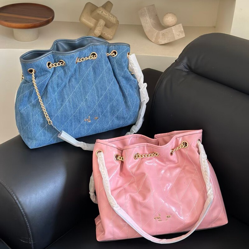Kouchi's new women's bag Evelyn quilted Chanel-style trash bag single-shoulder drawstring pleated bag handbag crossbody tote bag Kouchi's new women's bag Evelyn quilted Chanel-style trash bag single-shoulder drawstring pleated bag handbag crossbody tote bag