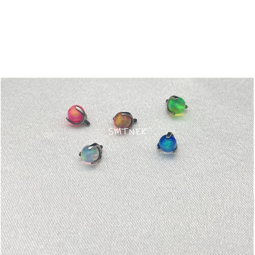 SMTNEK ASTM F-136 Titanium Alloy Three-Prong Aurora Gradient Color Opal Tongue Nail Lip Nail Head Accessories