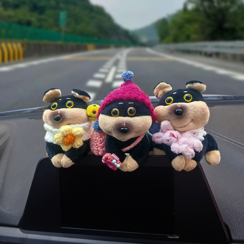 Adornos de coche Pantalla de control central de coche Pantalla de fiesta Decoración de pantalla de abeja Muñeca de perro Muñeca de coche Lindo