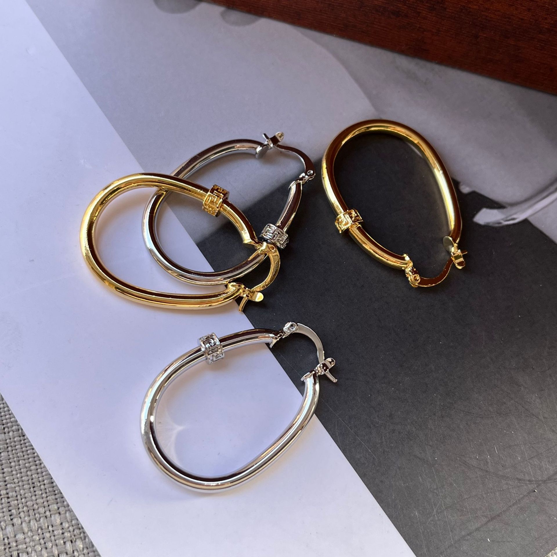 黃銅真金電鍍空心字母橢圓耳扣ins風設計感時尚簡約百搭金屬耳環