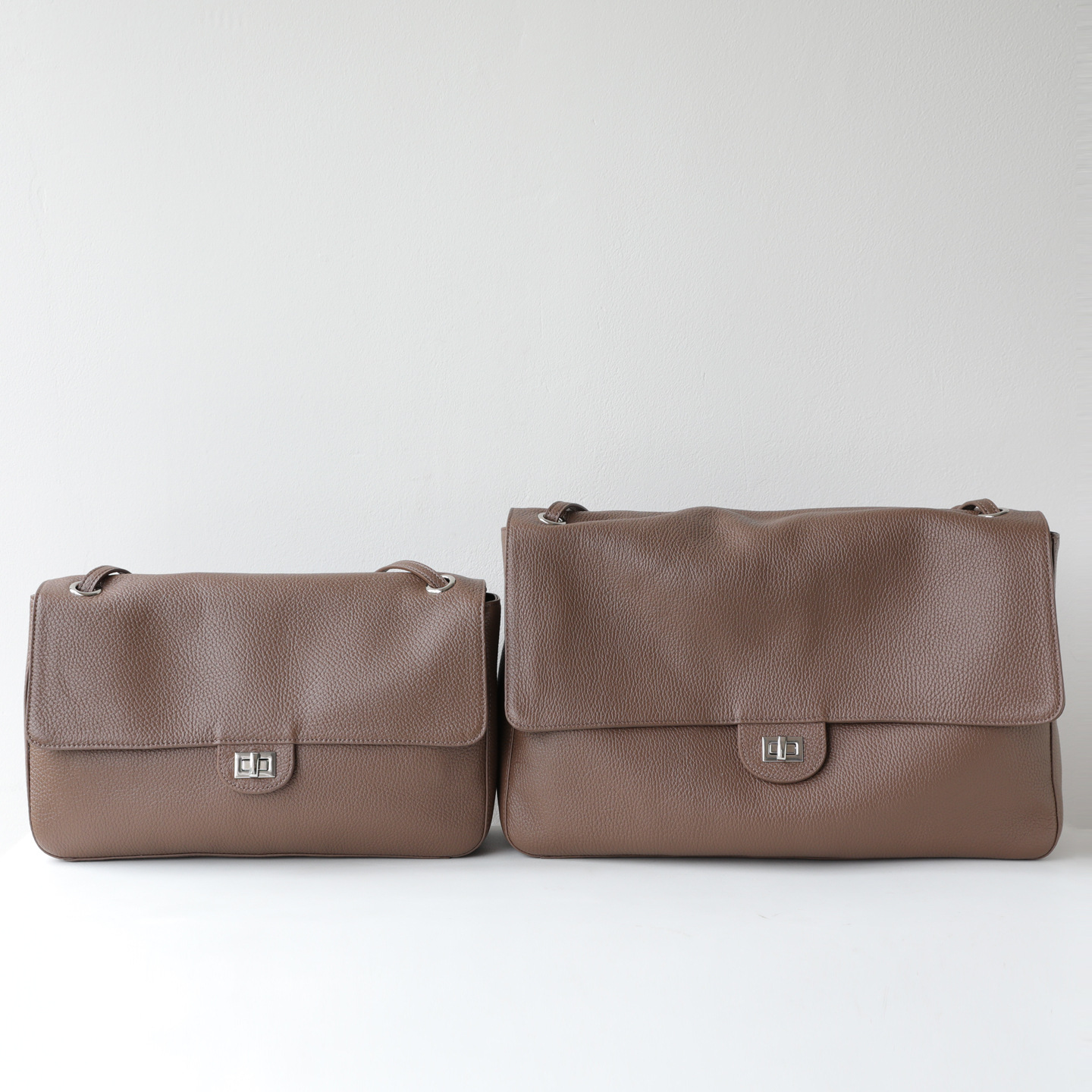 Maxi simple and soft top-grain cowhide messenger bag, large-capacity commuter shoulder bag, underarm bag with flap