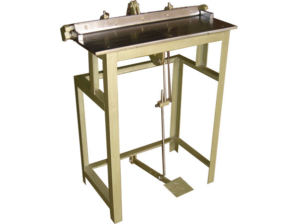 20英寸脚踩折边机广通牌脚踩箱包里布折边机脚踏折边机