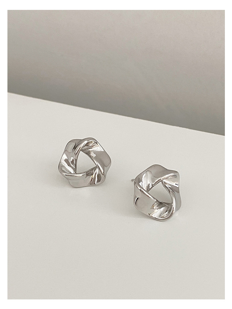 M ö bius women's new trendy and simple metal texture Korean version internet famous temperament earrings_voghion.com