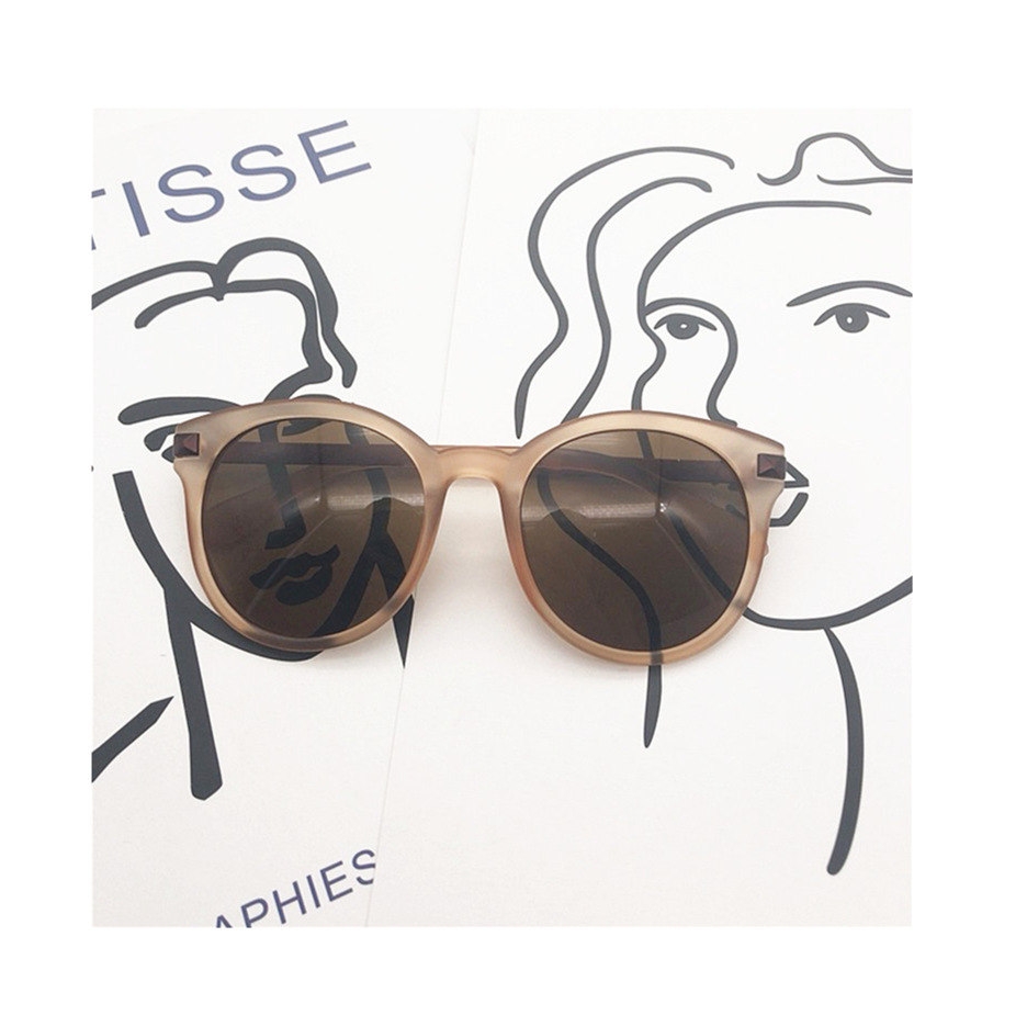 Nuevo coreano retro marrón té helado gafas de sol ins poco Libro Rojo UV a prueba de gafas de sol al por mayor 3145