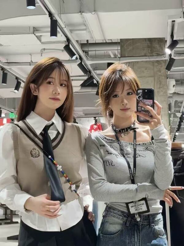 美式灰色斜露肩字母印花长袖t恤女秋冬修身辣妹内搭短款收腰上衣|undefined
