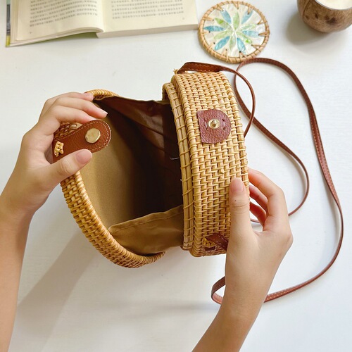 Vietnamese Autumn Vine Weaving Instagram Style Round Colorful Shell Patchwork Bag Women's Single Shoulder Crossbody Bag Beach Grass Woven Bag