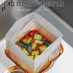 水槽のフィルタネットの台所の野菜を洗うたらいの自立している水たまりの使い捨ての食器を洗う池の残り物の残り物のごみはネットに漏れます。