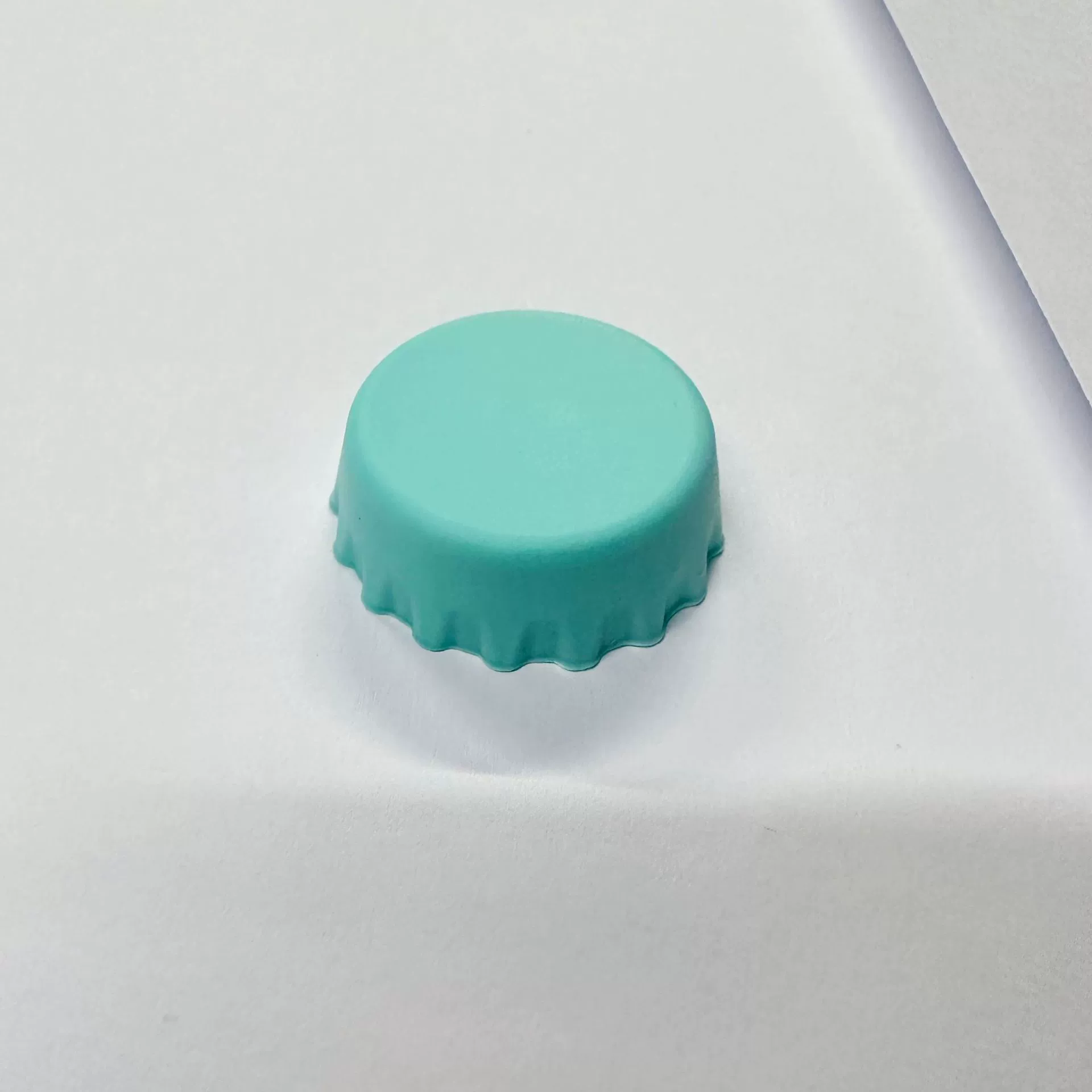 Silicone Bottle Stopper, Food-Grade Round Cap, Wine & Beer Sealer, BPA-free (3.6×2.6×3 cm)