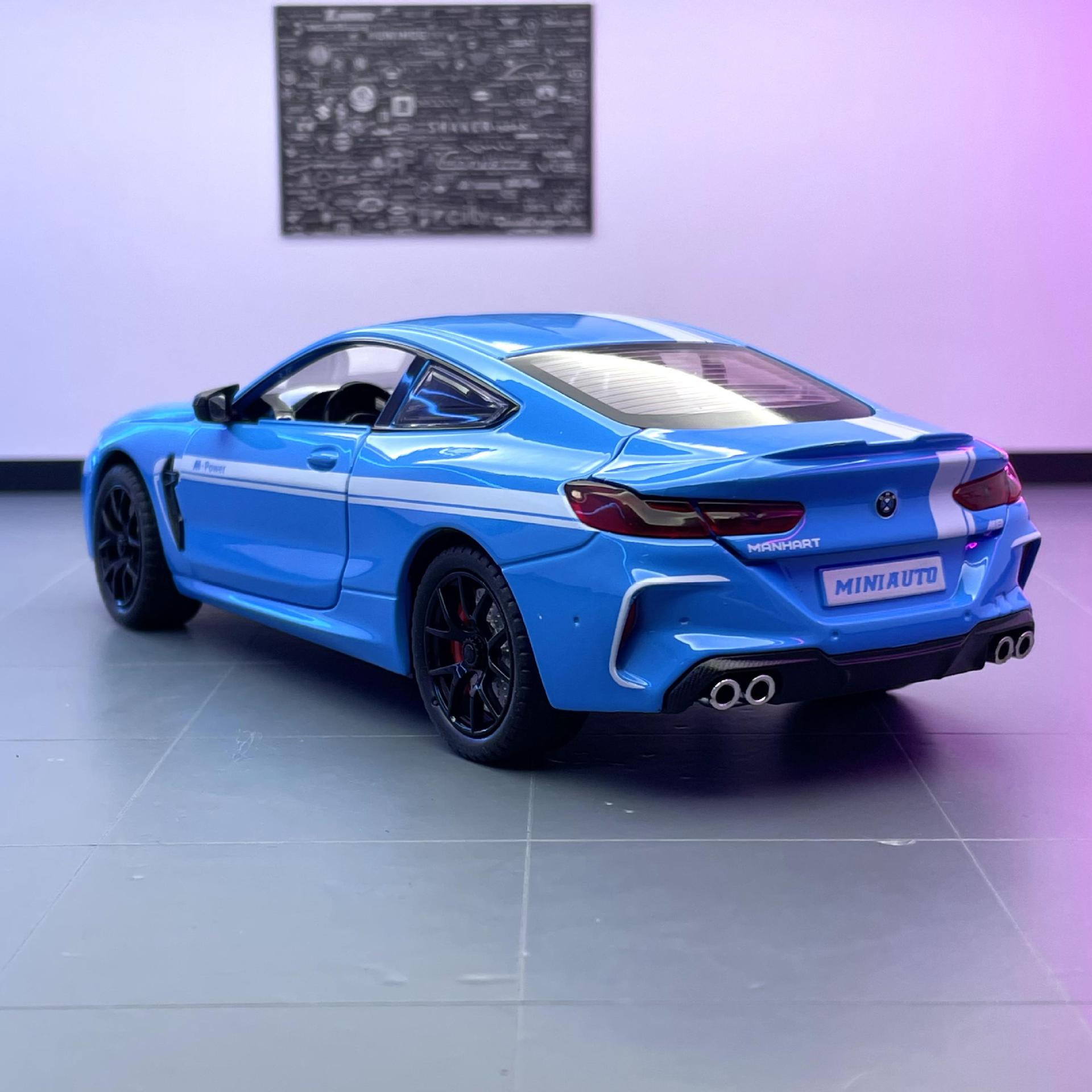 Jianyuan modelo de coche de aleación 1:24 BMW M8 versión trueno coche deportivo Tire hacia atrás sonido y luz coche de juguete modelo de música adornos