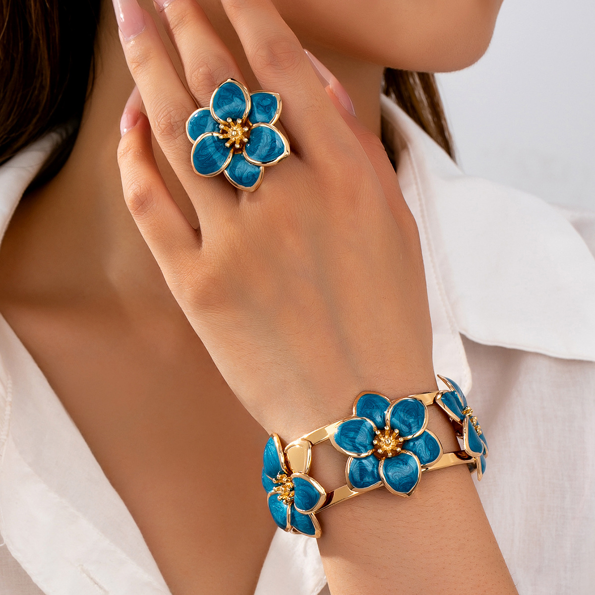 2-Piece Oil-Drip Flower Bracelet and Ring Set, French Retro Niche Design, Unique, Simple, Versatile, and Stylish